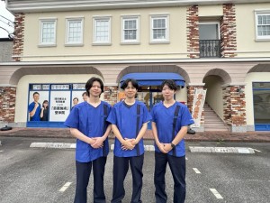 店舗外観　三人